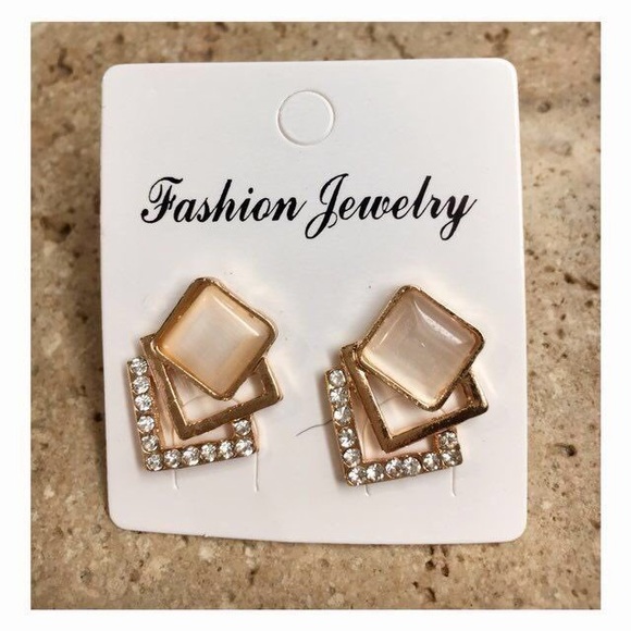 NEW! Opal Cat Eye Stud Earrings - Picture 4 of 7